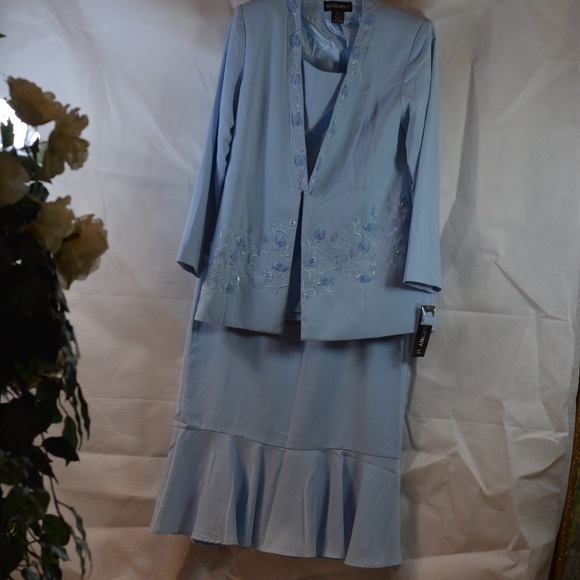 Special Occasion/bridal/Church/MOB Suit Embroidered Beaded Embellished SZ 14 NWT - Picture 7 of 12